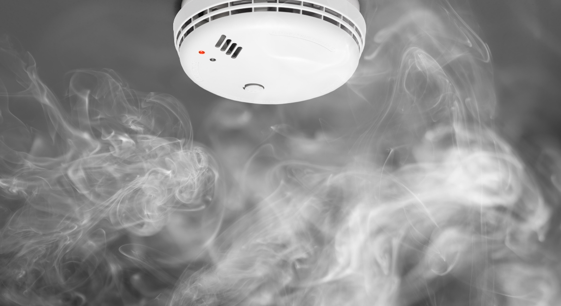 Камера в пожарной сигнализации. Детектор дыма Smoke Detector. Smoke Detector пожарный. АДПИ автономный дымовой пожарный Извещатель.