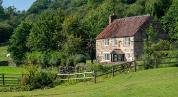 Guide d'achat : comment choisir le meilleur système de sécurité pour votre maison secondaire ?